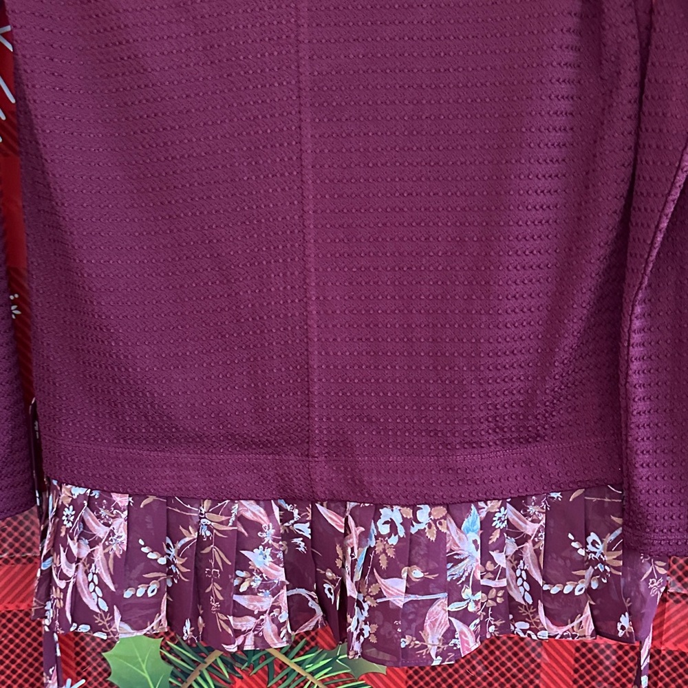 Lauren Conrad Women's Burgundy Floral Hem Top - Picture 7 of 9